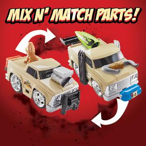 MGA Wreck Royale Exploding Crashing, 2 Pack Double Trouble Vs. King Crash Race Cars with 12 Mix 'N Match Explosive Parts