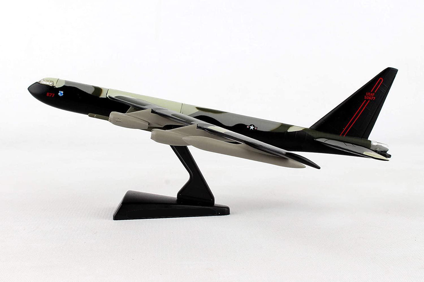 Daron B-52 Stratofortress long range jet bomber Airplane Collector Vehicle (1:300 Scale)