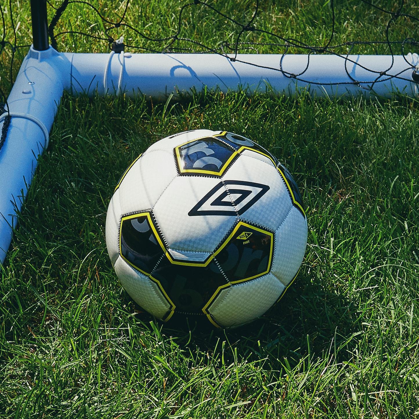 Umbro Pivot Soccer Ball for Training, Recreation, Practice, High Performance, Classic with Sizes 4,5 for Different Ages